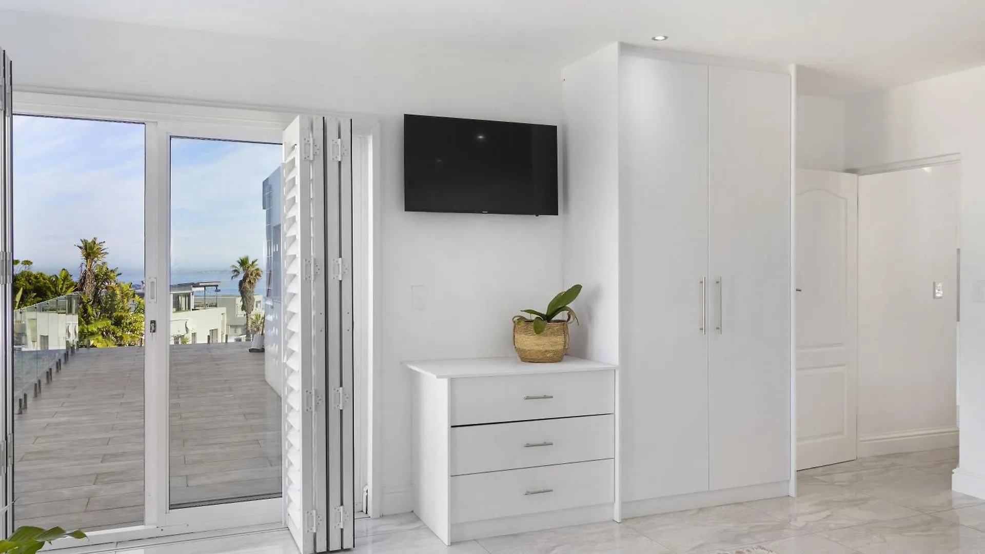 Endless Summer Beach House By Host Agents Bloubergstrand Villa