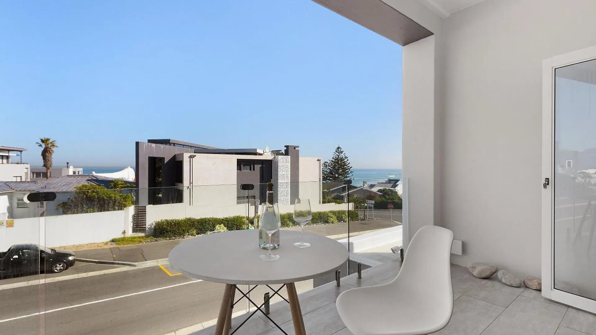 Endless Summer Beach House By Host Agents Bloubergstrand Villa