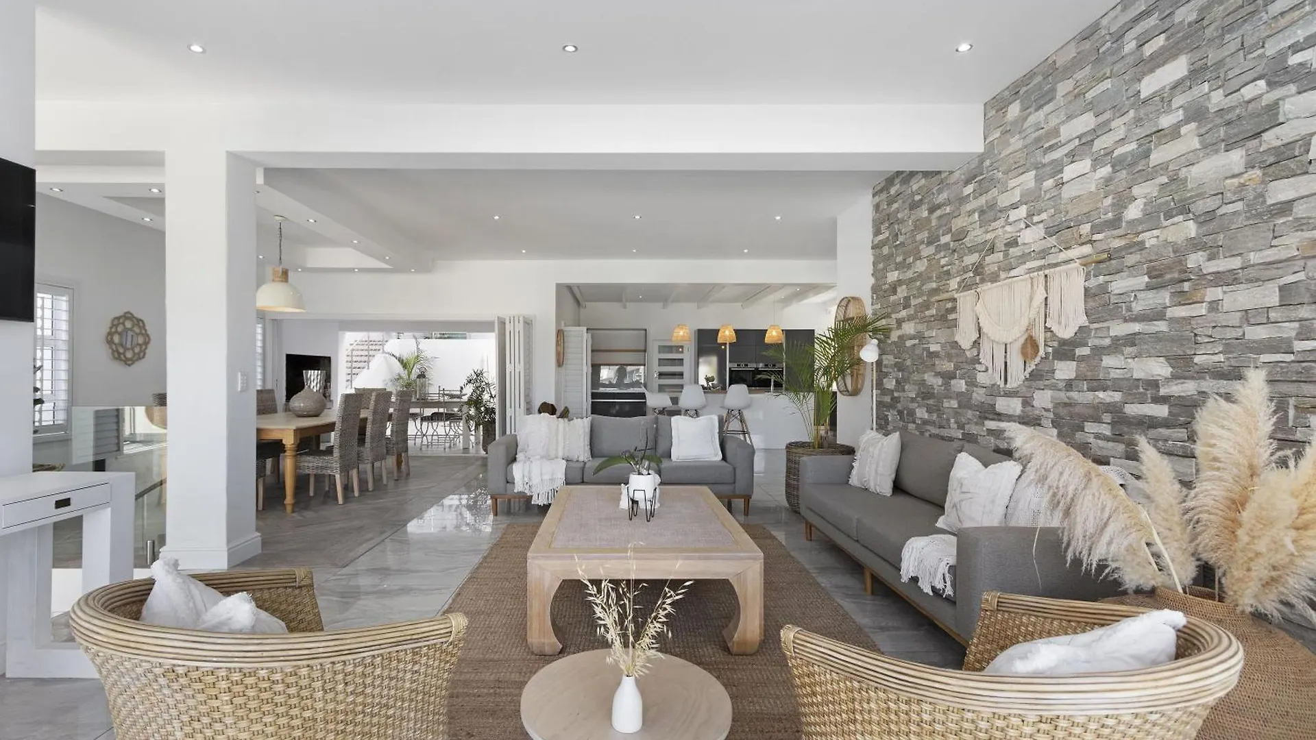 Endless Summer Beach House By Host Agents Bloubergstrand Villa