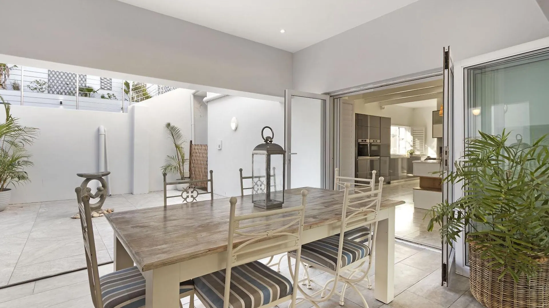 Villa Endless Summer Beach House By Host Agents Bloubergstrand Güney Afrika